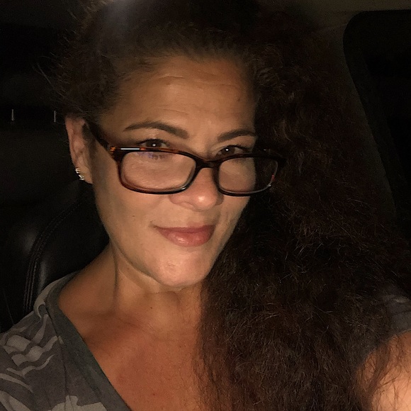 Meet your Posher, Dee - Picture 1 of 1